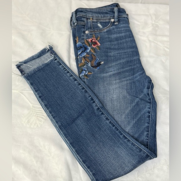 Abercrombie & Fitch Signature Collection Jeans Floral Embroidery - Picture 9 of 12